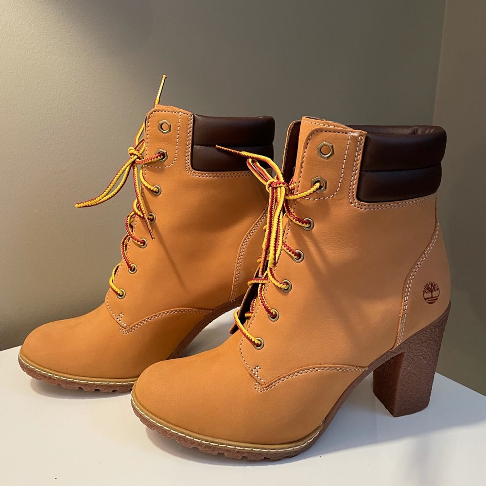 Timberland Tillston 6 Inch Bootie Size 7.5 in Cognac